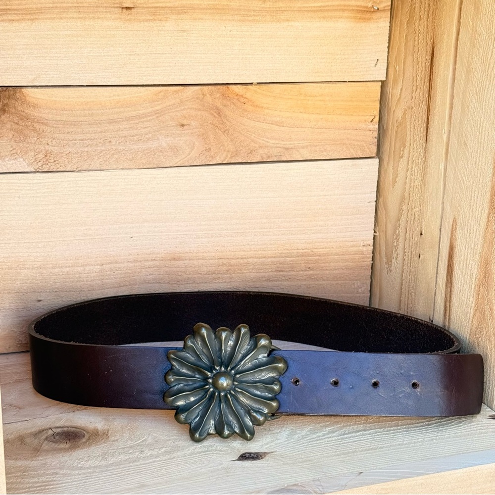 Y2K Boho Leather Belt w/ Chunky Brass Flower Buckle – Fits 30 - Picture 6 of 13
